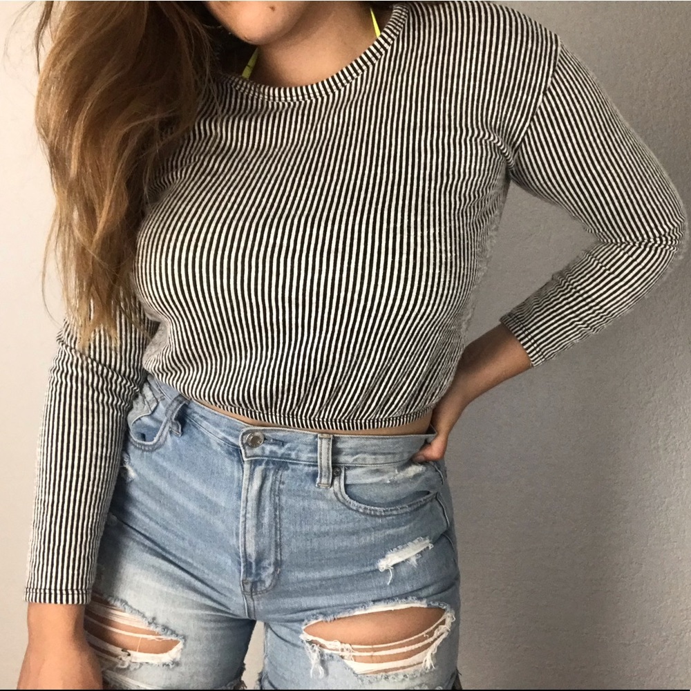 Black & white cropped long sleeve